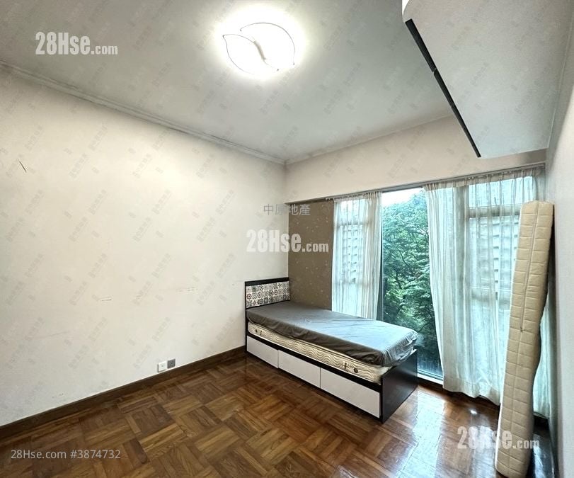 Woodland Crest Sell 3 Bedrooms , 3 Bathrooms 942 ft²