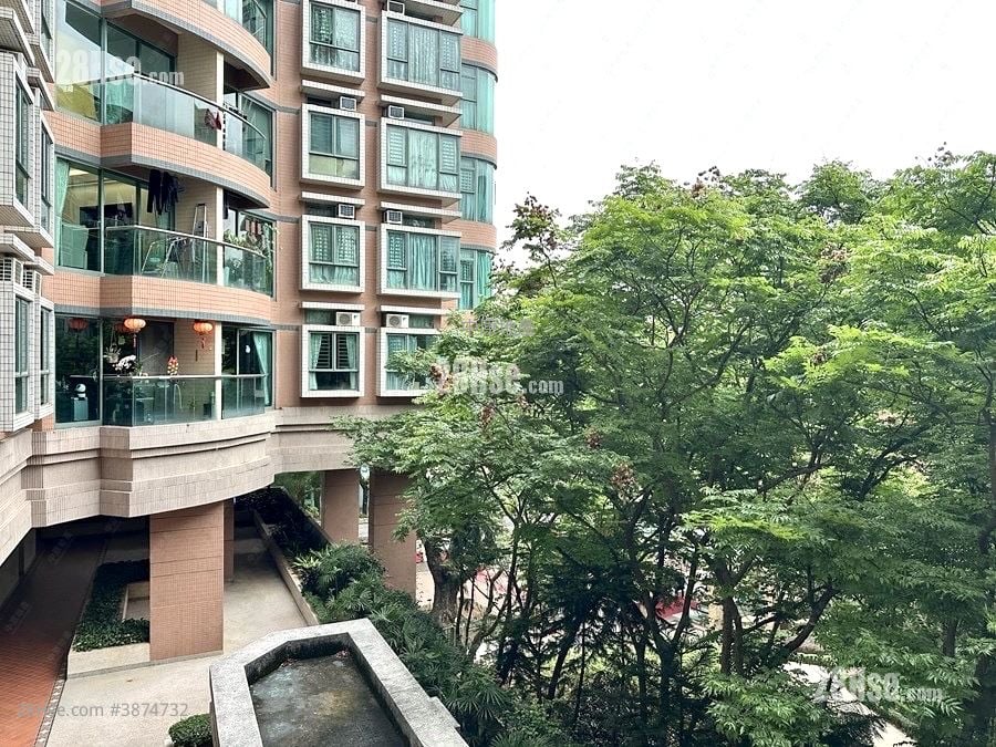 Woodland Crest Sell 3 Bedrooms , 3 Bathrooms 942 ft²
