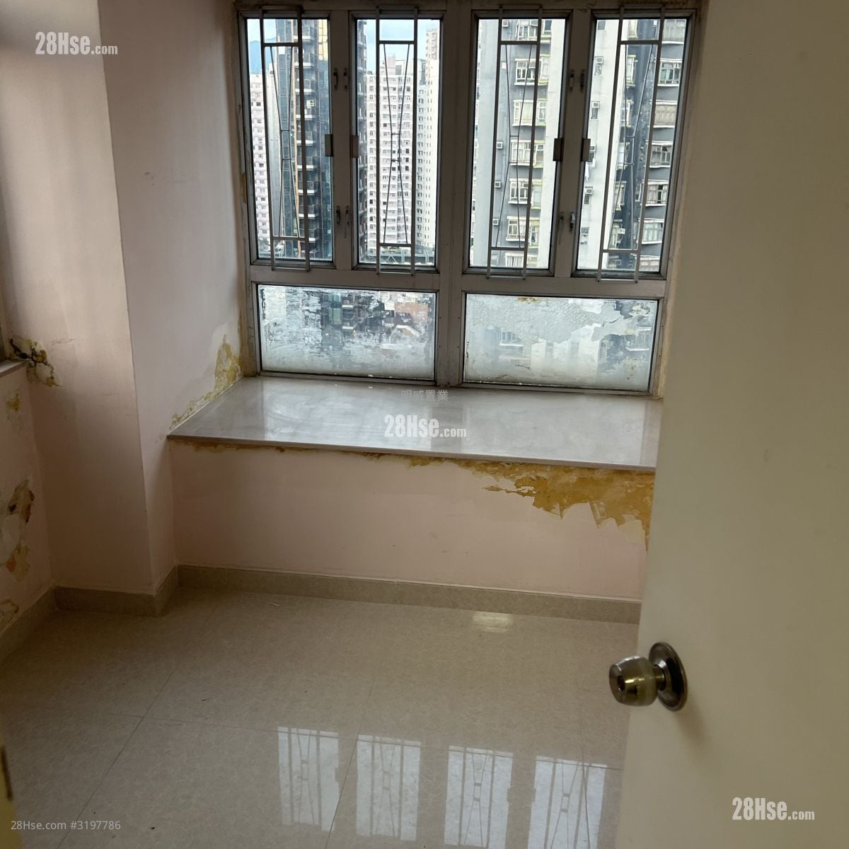 Foo Tat Building Rental 2 Bedrooms 306 ft²