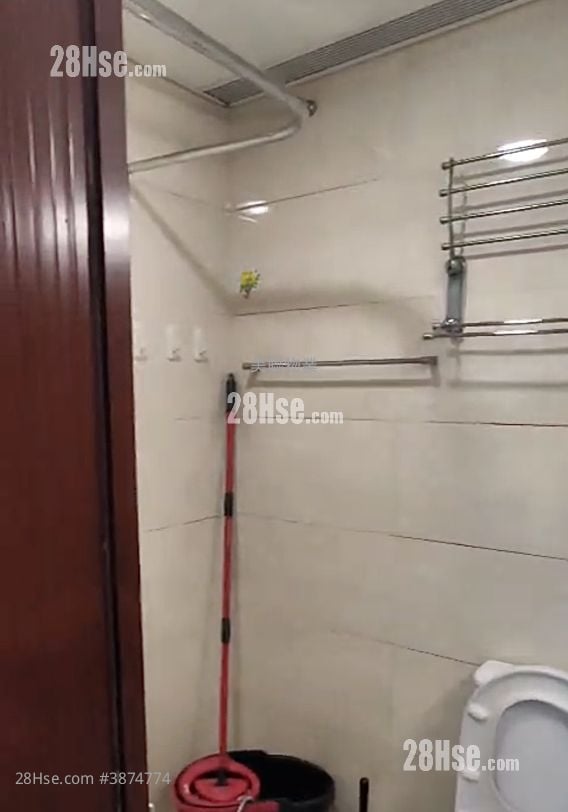 bathroom: Indihome Rental 2 Bedrooms , 1 Bathroom 420 ft²