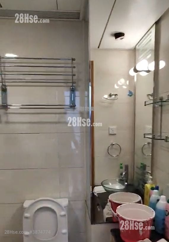 bathroom: Indihome Rental 2 Bedrooms , 1 Bathroom 420 ft²