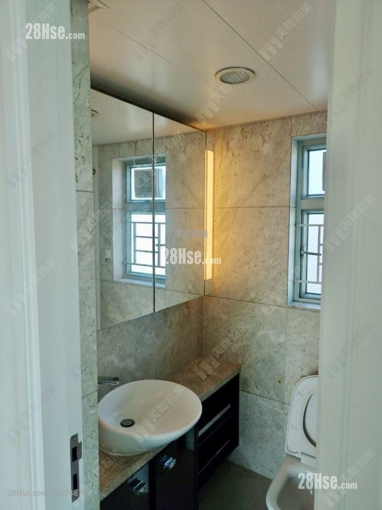 bathroom: City Point Rental 2 Bedrooms , 1 Bathroom 482 ft²
