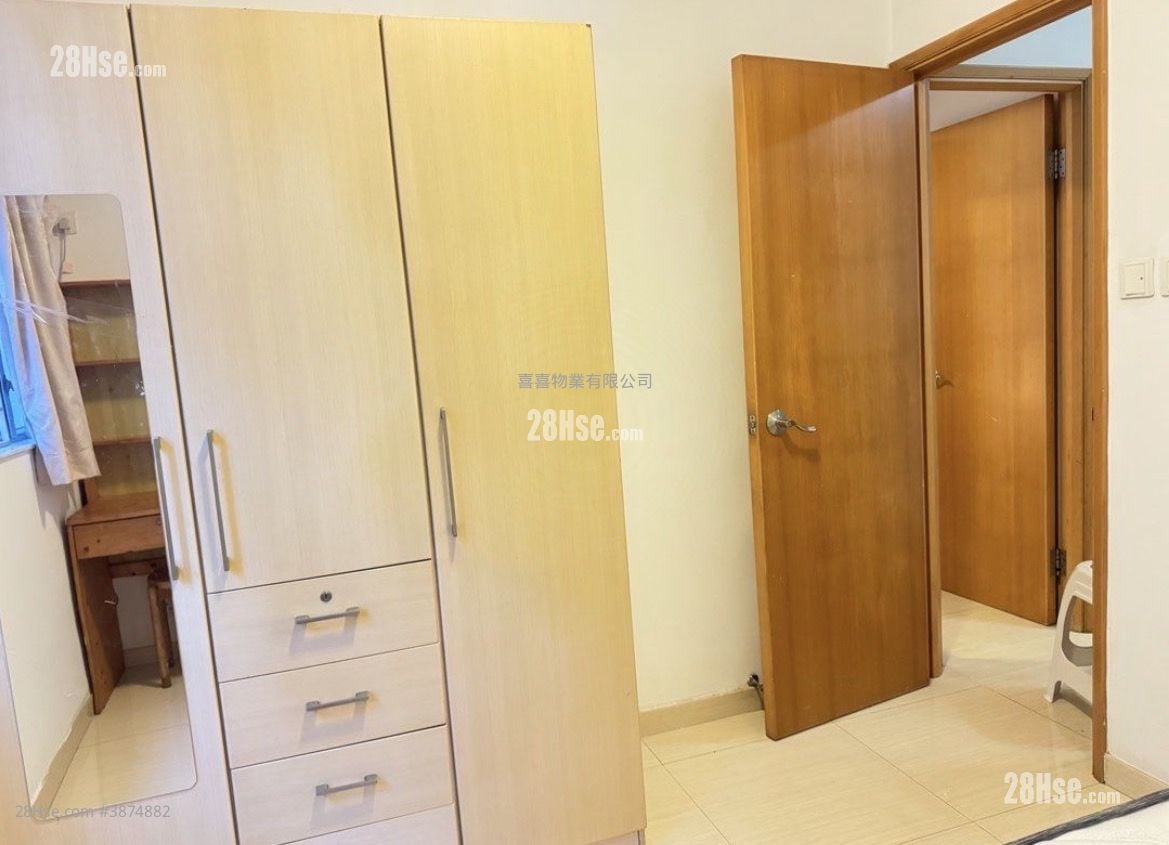 Apartment Rental 3 Bedrooms , 1 Bathroom 556 ft²