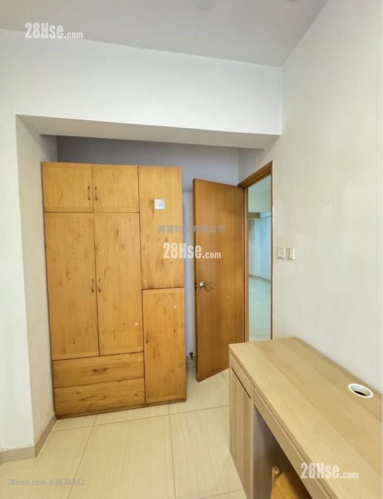 Apartment Rental 3 Bedrooms , 1 Bathroom 556 ft²