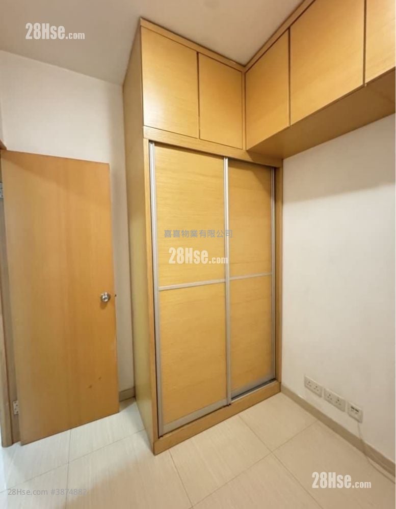 Apartment Rental 3 Bedrooms , 1 Bathroom 556 ft²