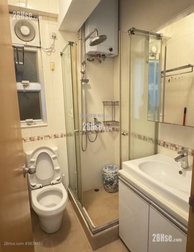 Apartment Rental 3 Bedrooms , 1 Bathroom 556 ft²