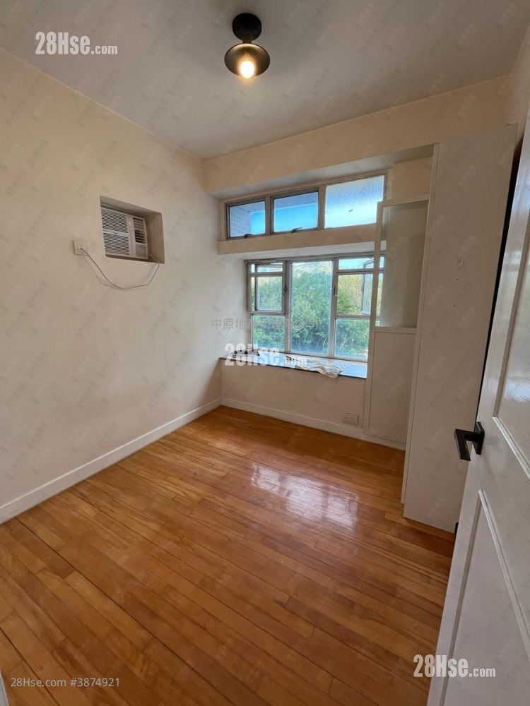 Kingswood Villas Sell 3 Bedrooms , 2 Bathrooms 623 ft²