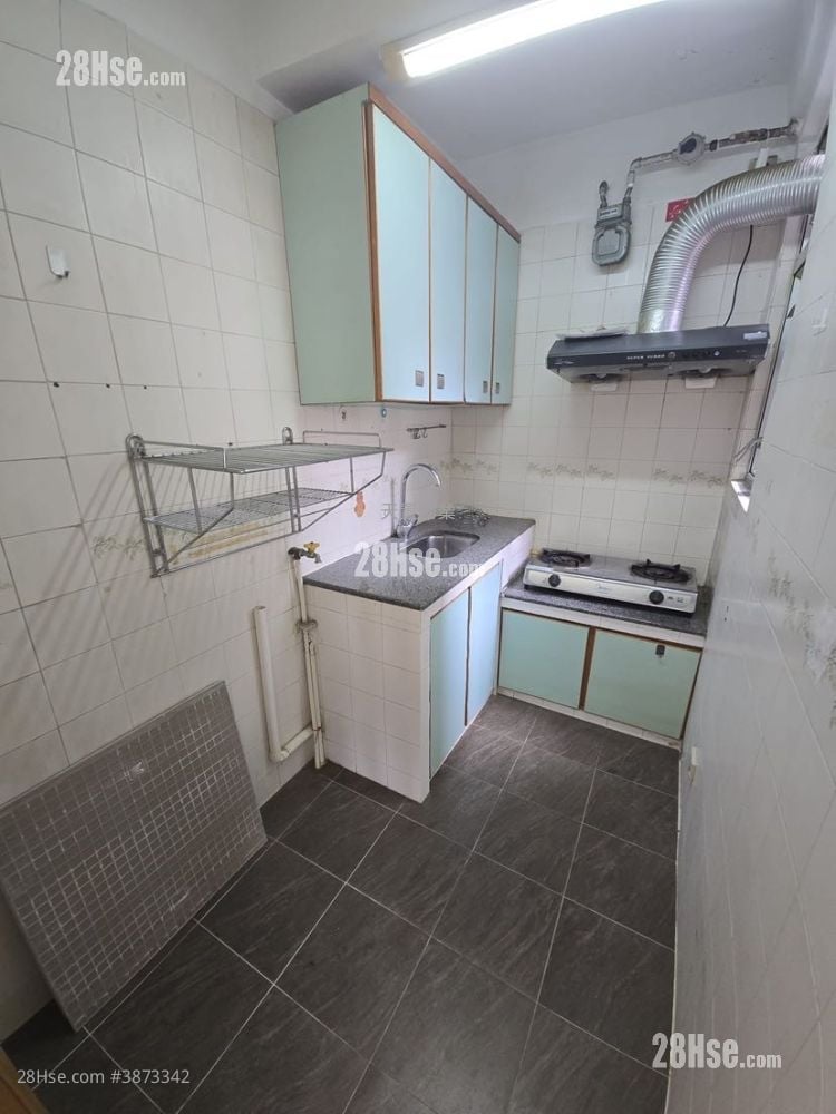 Hong Tak Gardens Sell 2 Bedrooms , 1 Bathroom 363 ft²
