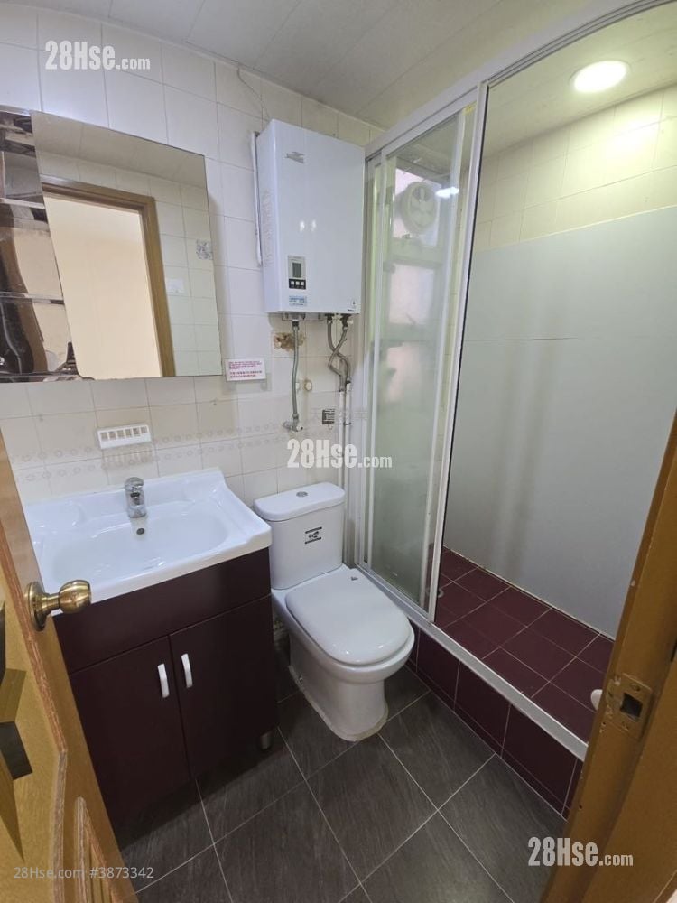 Hong Tak Gardens Sell 2 Bedrooms , 1 Bathroom 363 ft²