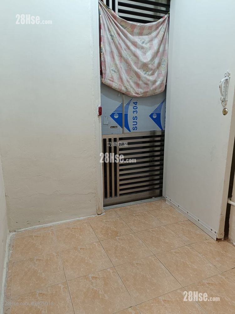 Mei On Building Rental 3 Bedrooms , 1 Bathroom 260 ft²