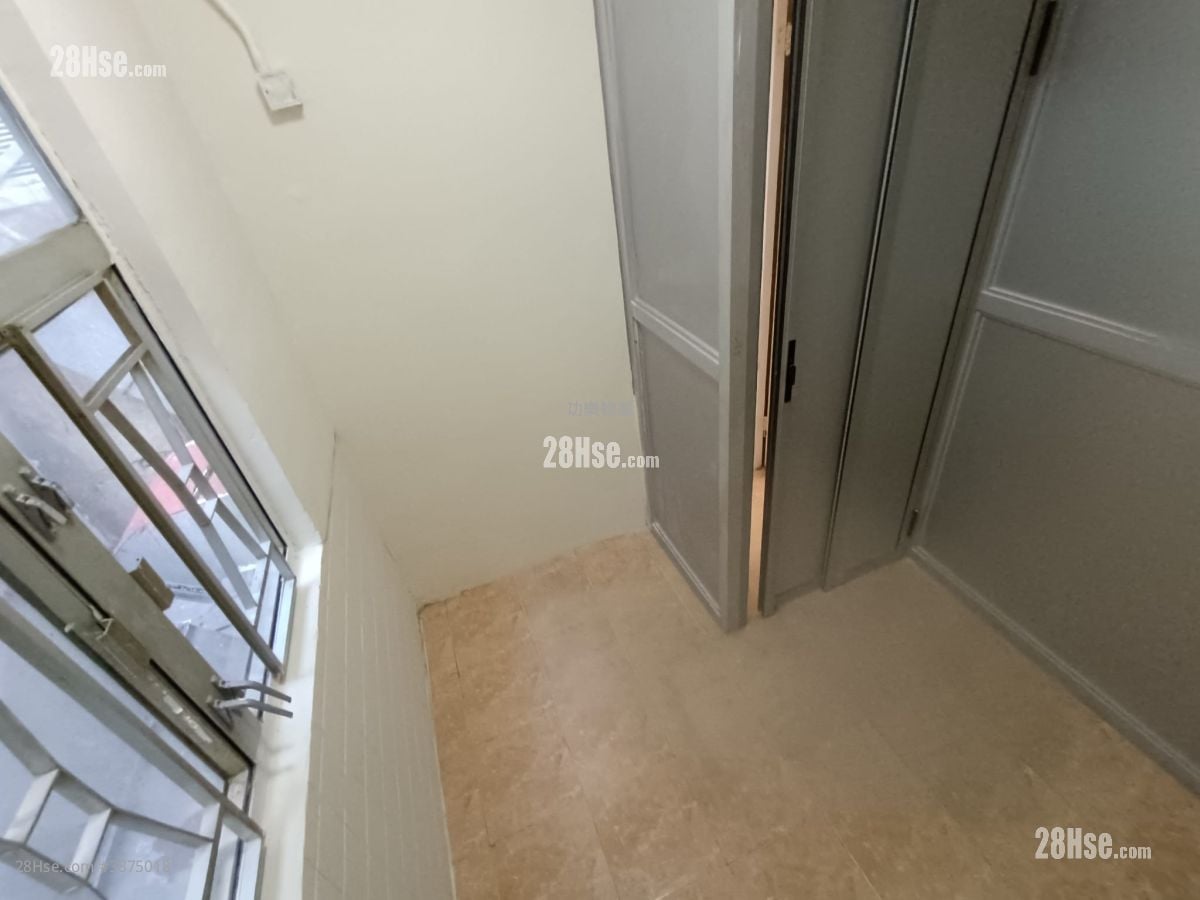 Mei On Building Rental 3 Bedrooms , 1 Bathroom 260 ft²