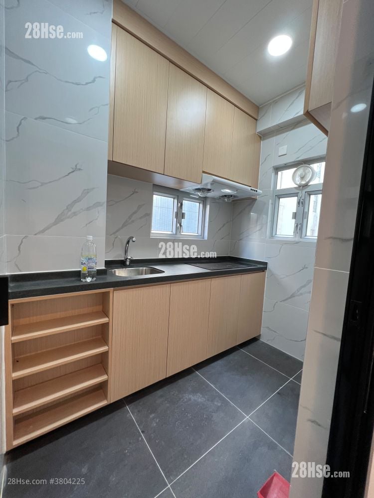 Pak Lok Building Rental Studio 421 ft²