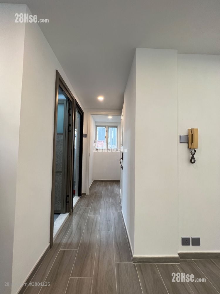 Pak Lok Building Rental Studio 421 ft²