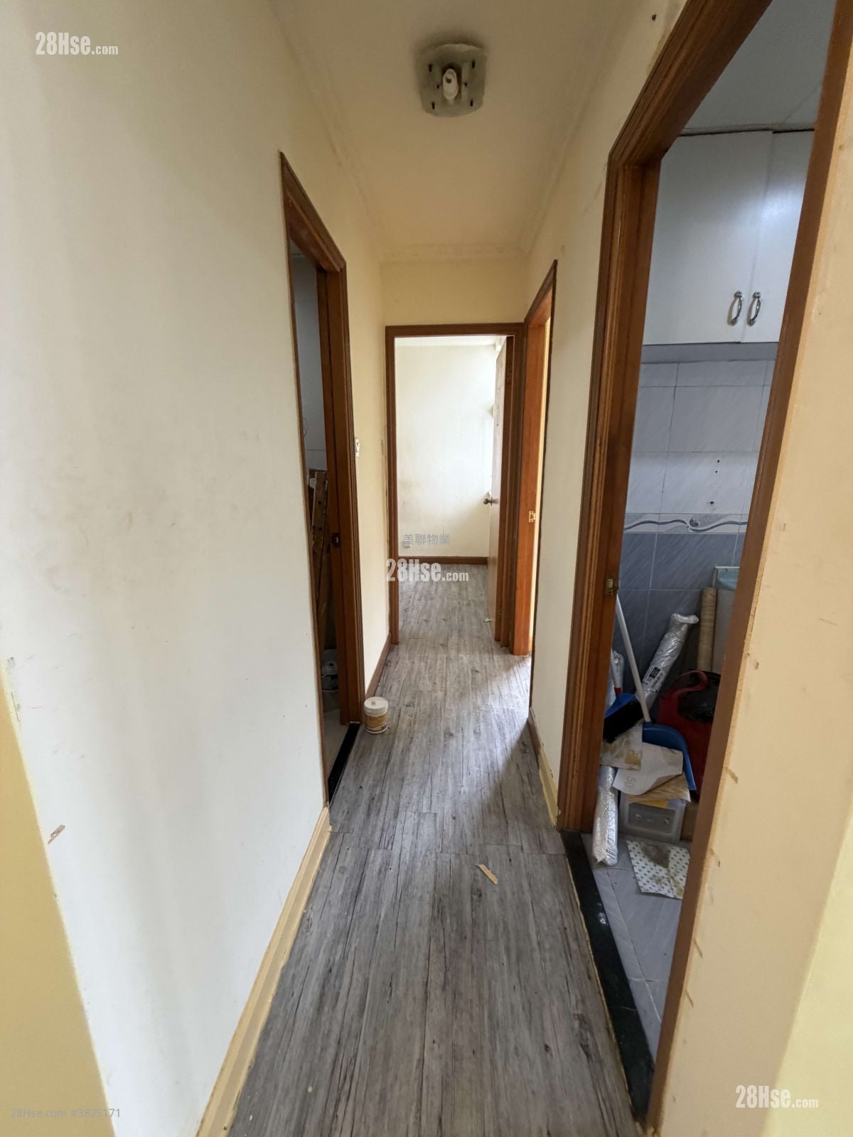 Luk Yeung Sun Chuen Rental 2 Bedrooms , 1 Bathroom 445 ft²