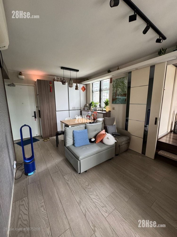 Mei Pak Court Sell 2 Bedrooms , 1 Bathroom 447 ft²