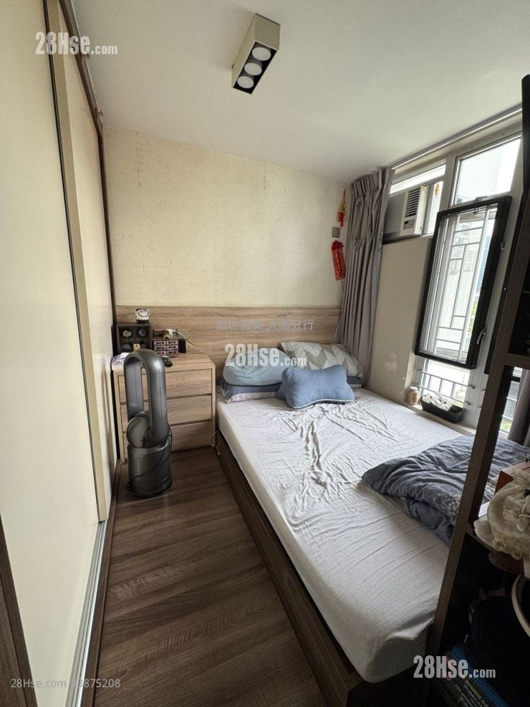 Mei Pak Court Sell 2 Bedrooms , 1 Bathroom 447 ft²