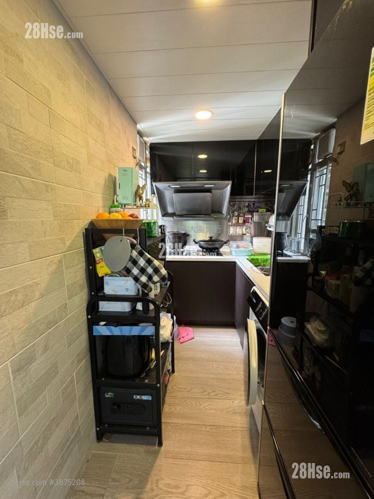 Mei Pak Court Sell 2 Bedrooms , 1 Bathroom 447 ft²