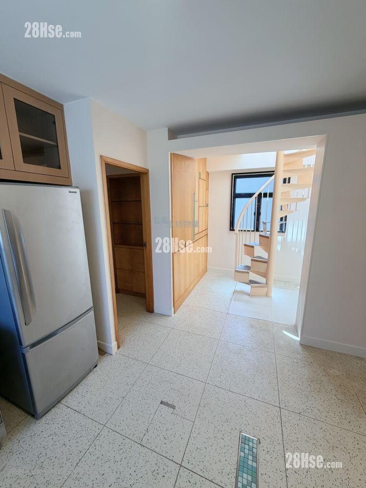 Peak Garden Court Rental 2 Bedrooms , 1 Bathroom 633 ft²