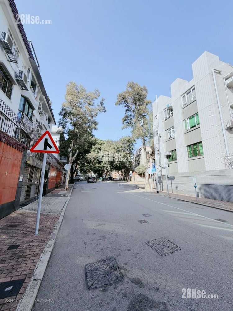 Peak Garden Court Rental 2 Bedrooms , 1 Bathroom 633 ft²