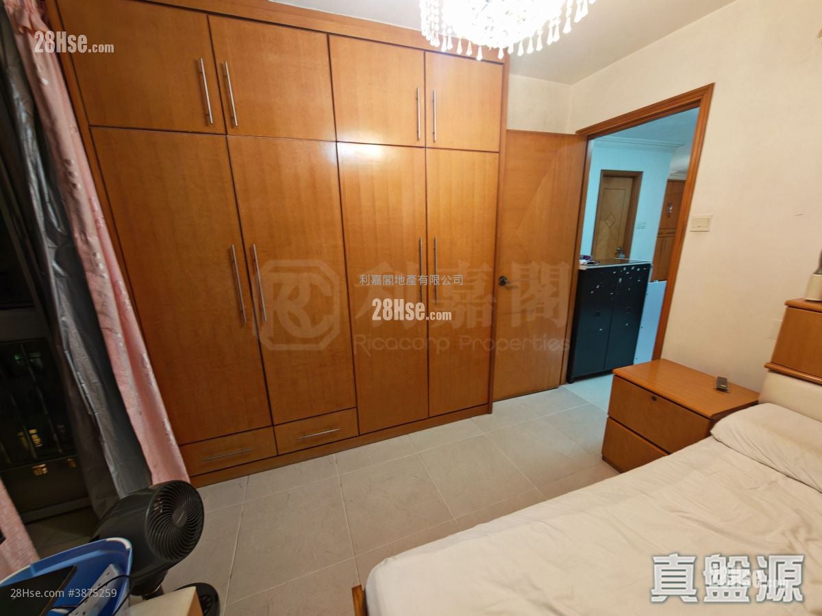 Mei Foo Sun Chuen Sell 3 Bedrooms , 2 Bathrooms 715 ft²