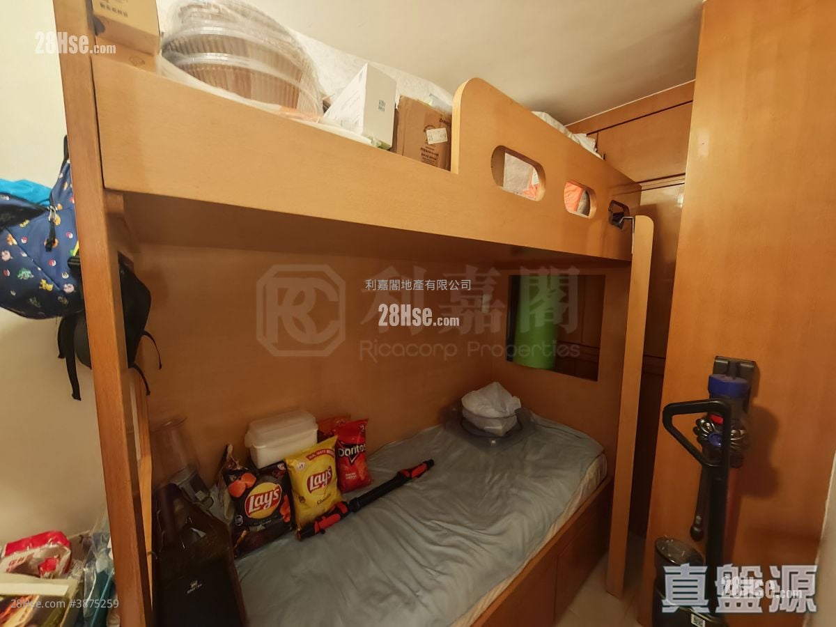 Mei Foo Sun Chuen Sell 3 Bedrooms , 2 Bathrooms 715 ft²