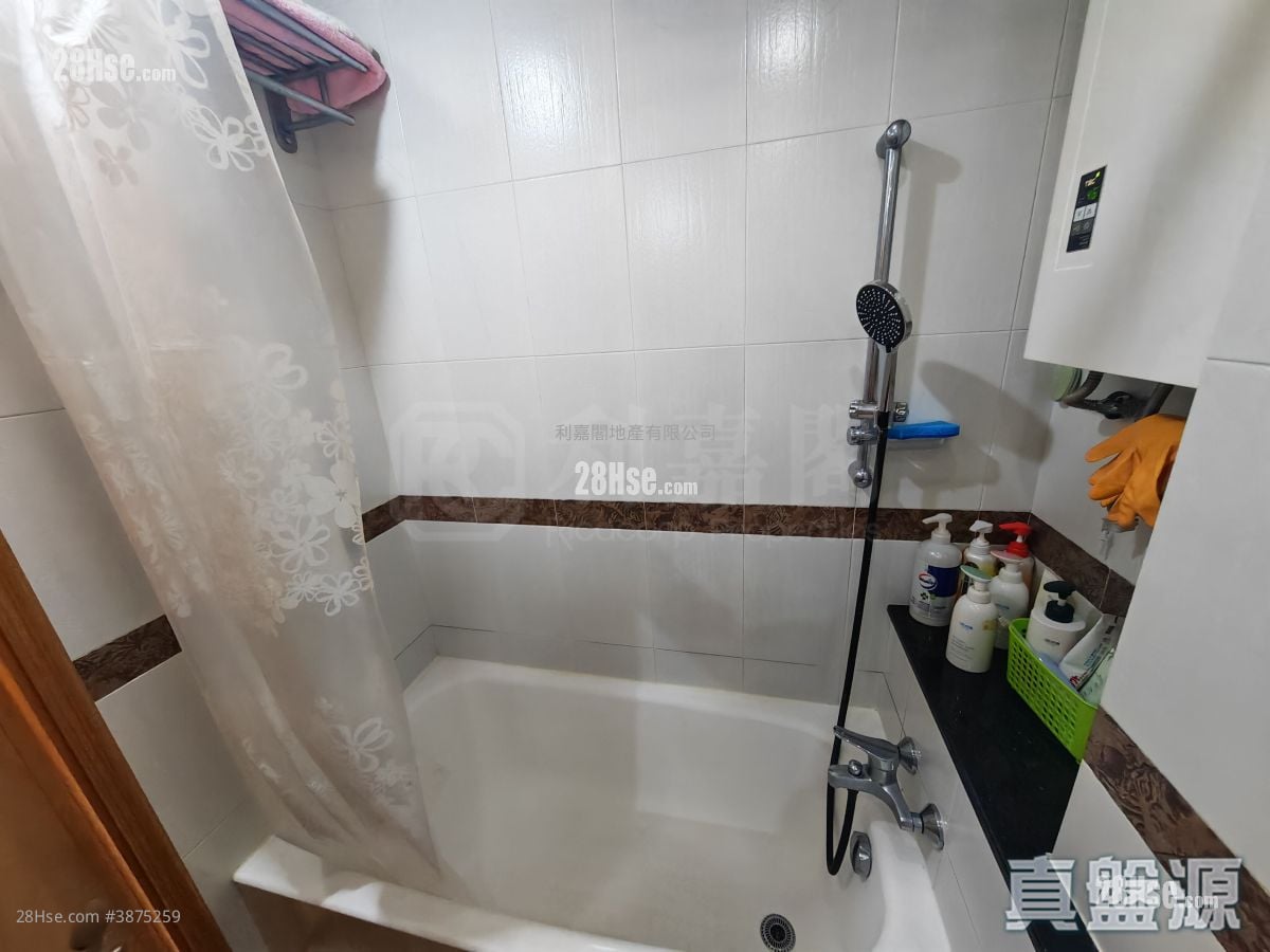 Mei Foo Sun Chuen Sell 3 Bedrooms , 2 Bathrooms 715 ft²
