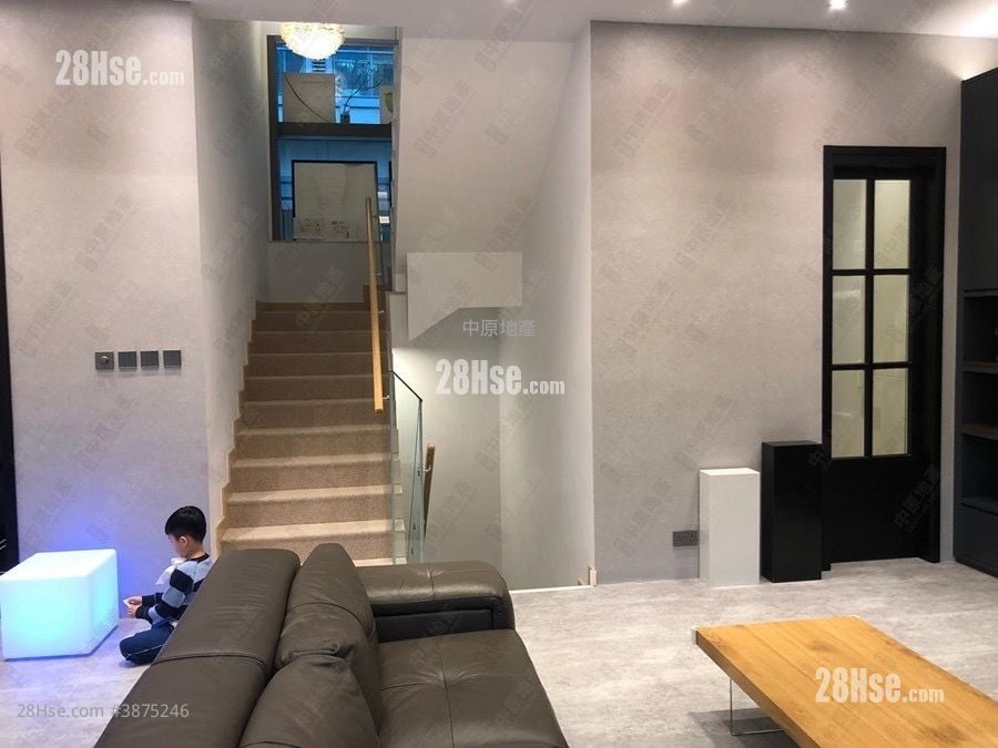 Capri Sell 4 Bedrooms , 3 Bathrooms 1,988 ft²