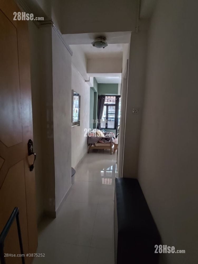 Yik Fung House Sell 1 Bedroom , 1 Bathroom 210 ft²