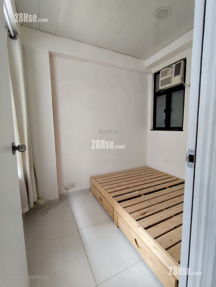 Yik Fung House Sell 1 Bedroom , 1 Bathroom 210 ft²