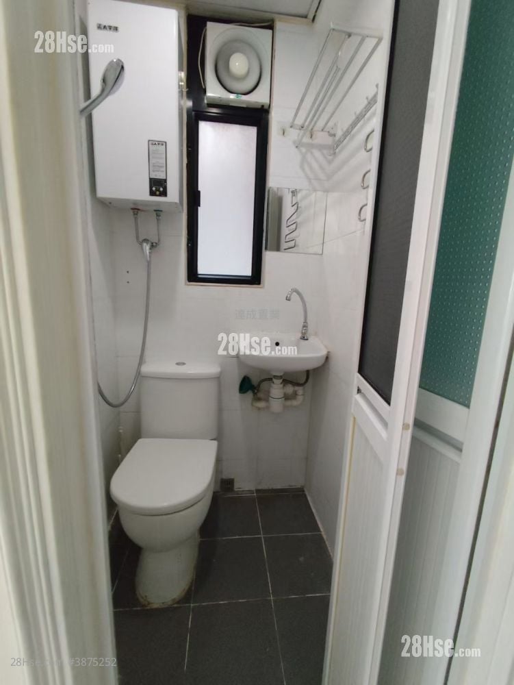 Yik Fung House Sell 1 Bedroom , 1 Bathroom 210 ft²
