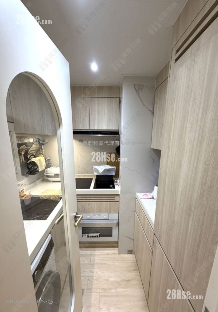 Hilton Plaza Sell 2 Bedrooms , 1 Bathroom 427 ft²