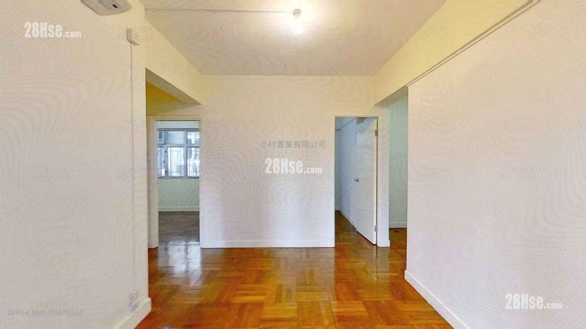 living room: 2J Mosque Junction Sell 3 Bedrooms , 2 Bathrooms 522 ft²
