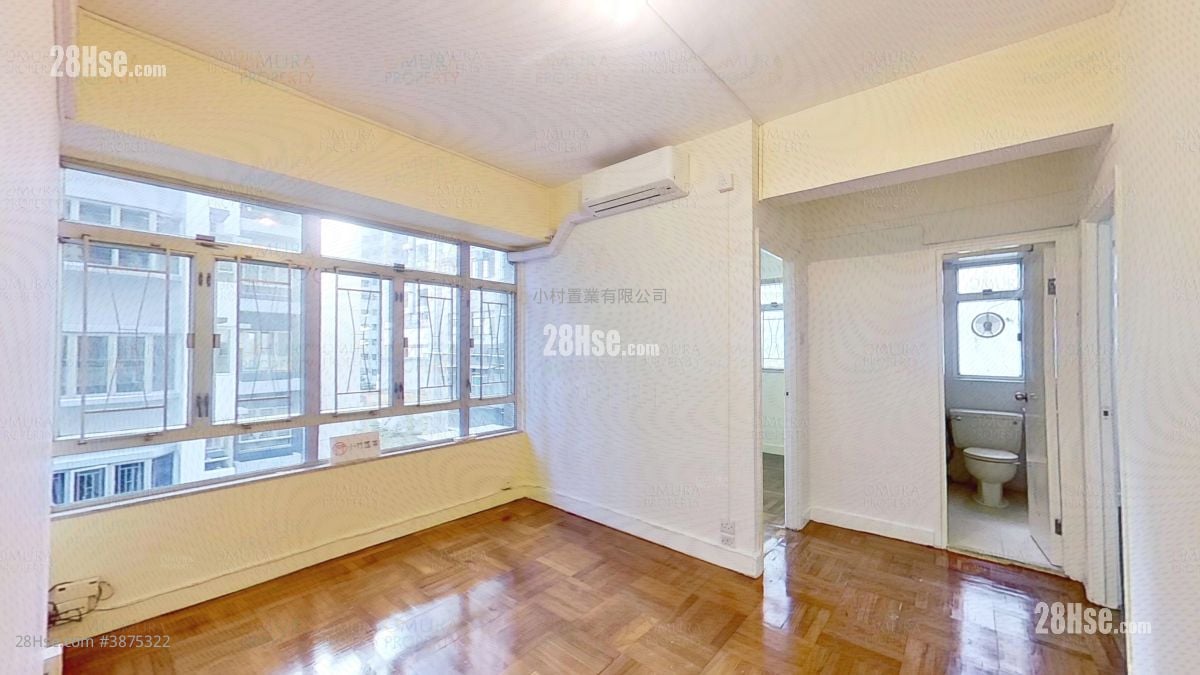 living room: 2J Mosque Junction Sell 3 Bedrooms , 2 Bathrooms 522 ft²