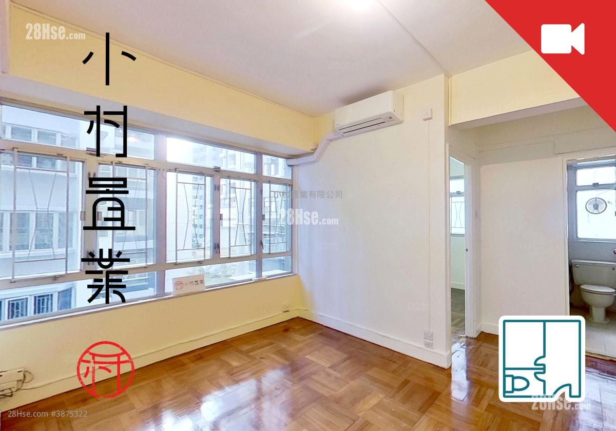 living room: 2J Mosque Junction Sell 3 Bedrooms , 2 Bathrooms 522 ft²