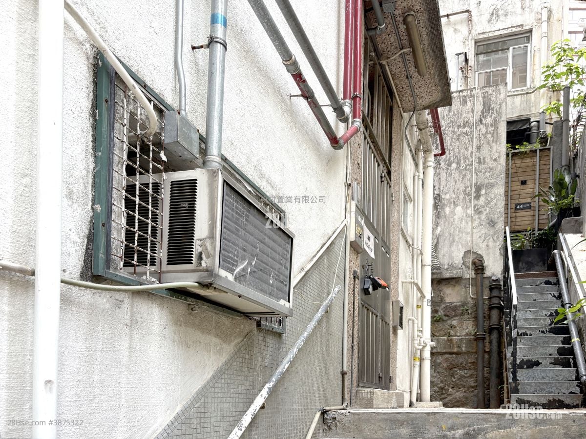 building outlook: 2J Mosque Junction Sell 3 Bedrooms , 2 Bathrooms 522 ft²