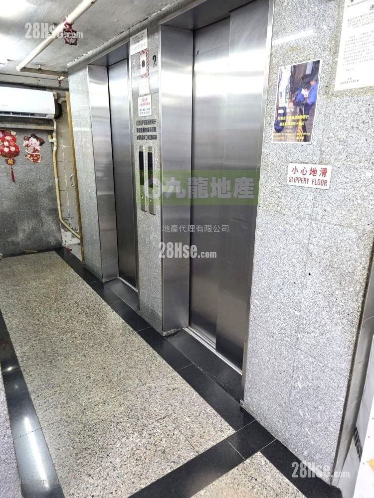 Golden Cell Court Sell 2 Bedrooms , 1 Bathroom 361 ft²