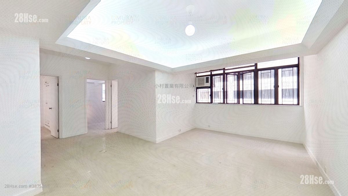 living room: Lunar Building Sell 4 Bedrooms , 1 Bathroom 936 ft²