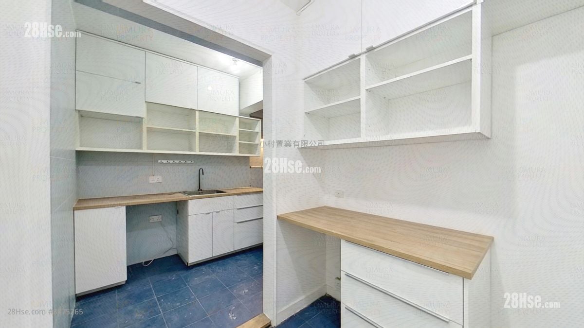 kitchen: Lunar Building Sell 4 Bedrooms , 1 Bathroom 936 ft²