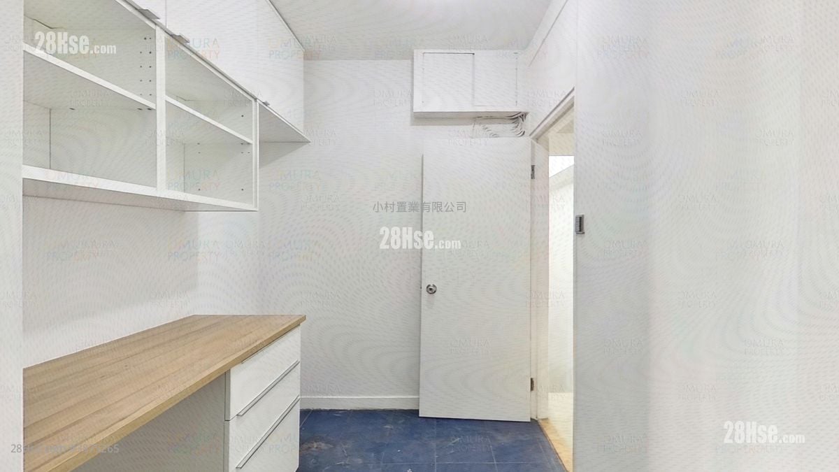kitchen: Lunar Building Sell 4 Bedrooms , 1 Bathroom 936 ft²