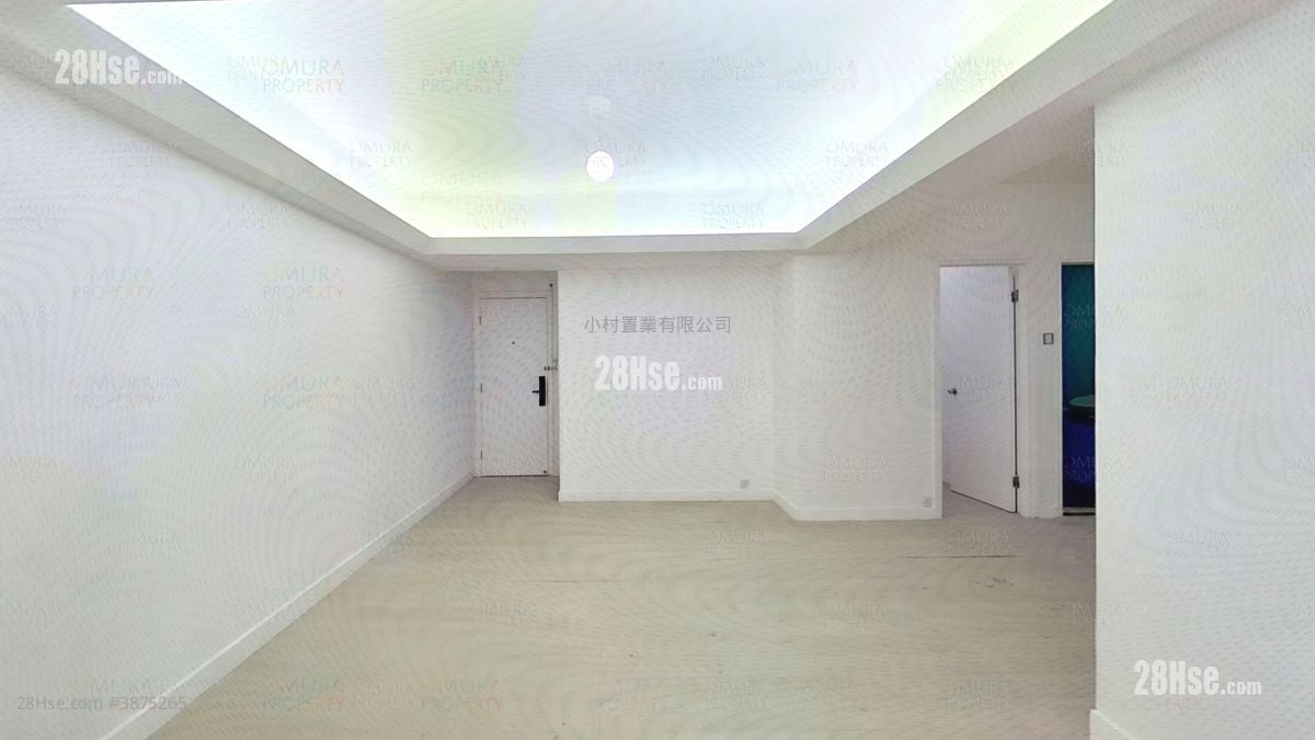 living room: Lunar Building Sell 4 Bedrooms , 1 Bathroom 936 ft²