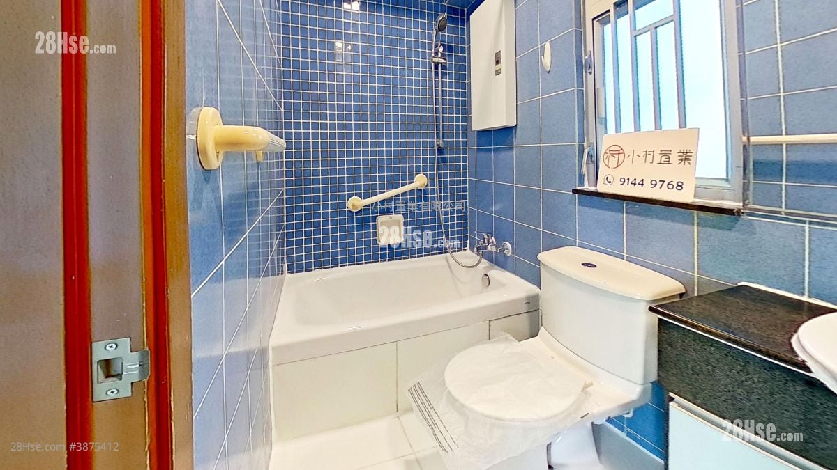 bathroom: Tung Tze Terrace Rental 2 Bedrooms , 1 Bathroom 451 ft²