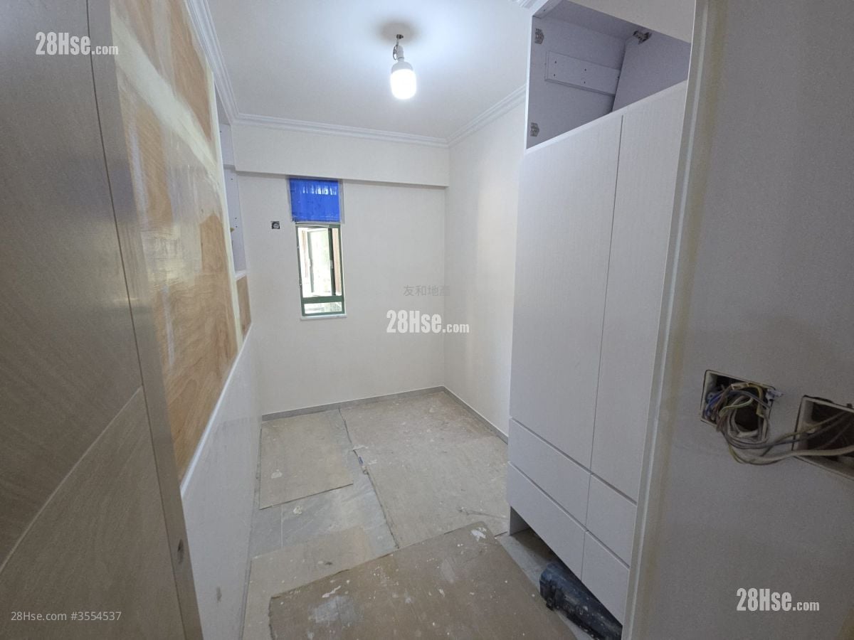 Kent Court Rental 4 Bedrooms , 2 Bathrooms 1,037 ft²