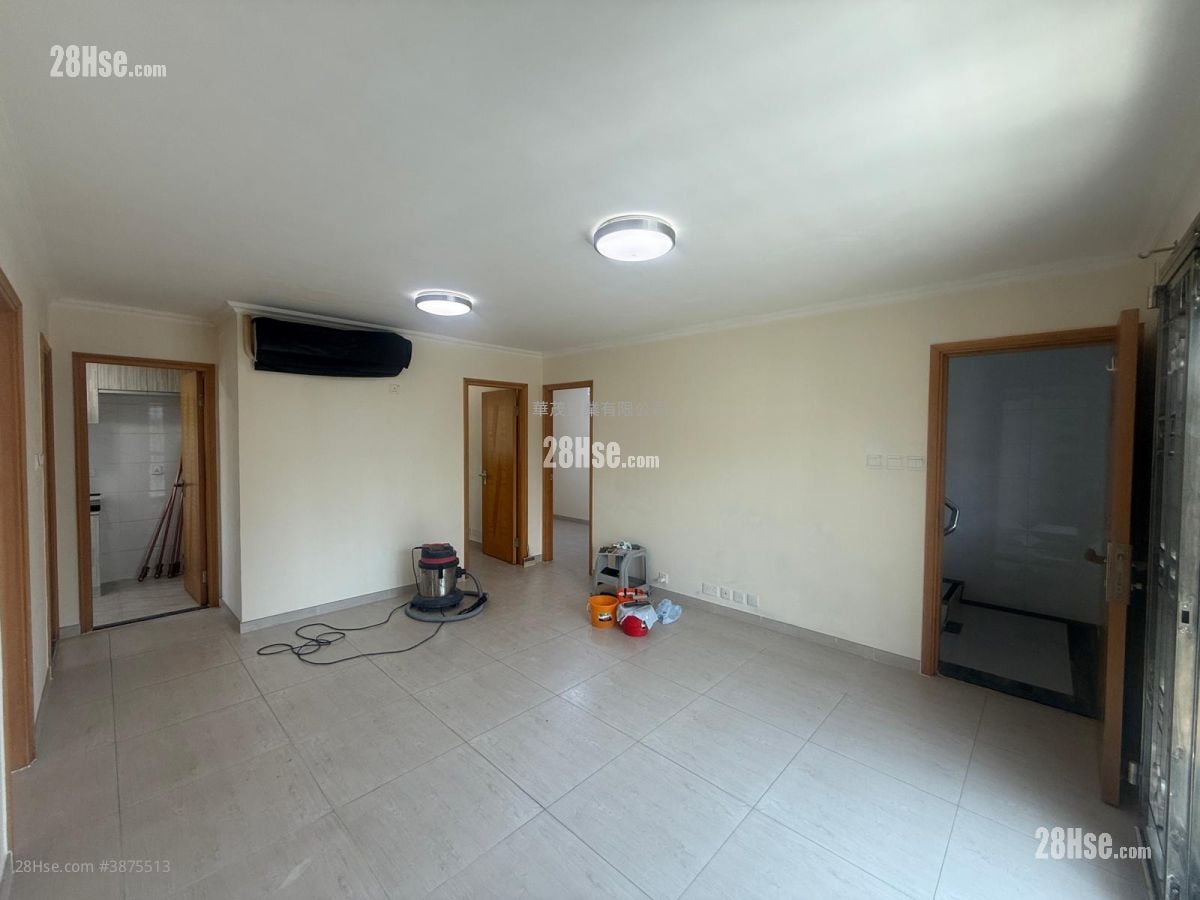 Village Rental 3 Bedrooms , 1 Bathroom 630 ft²