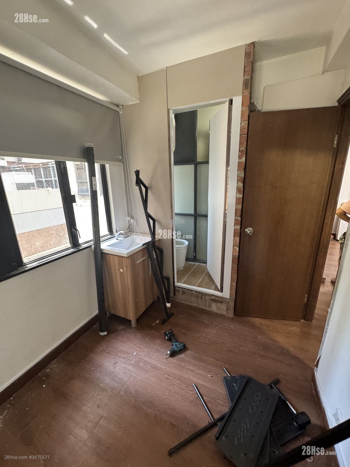 Tak Wai Building Sell 2 Bedrooms , 1 Bathroom 455 ft²