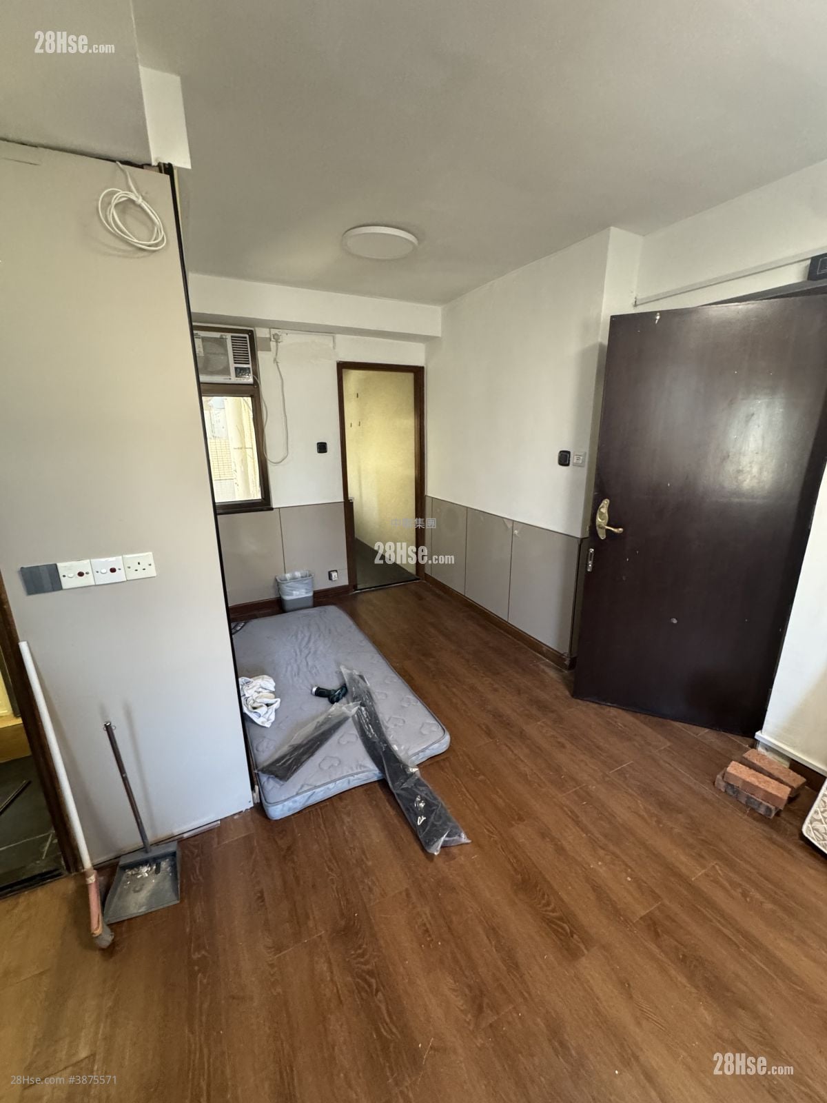 Tak Wai Building Sell 2 Bedrooms , 1 Bathroom 455 ft²