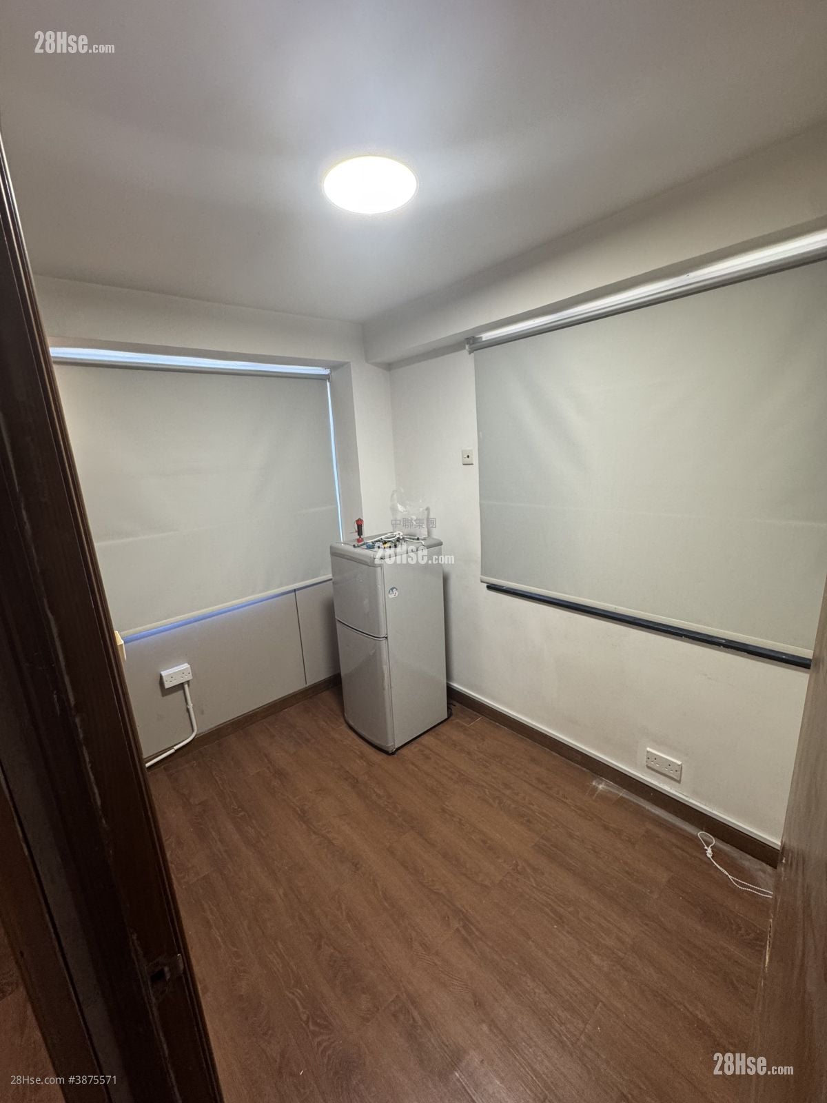 Tak Wai Building Sell 2 Bedrooms , 1 Bathroom 455 ft²