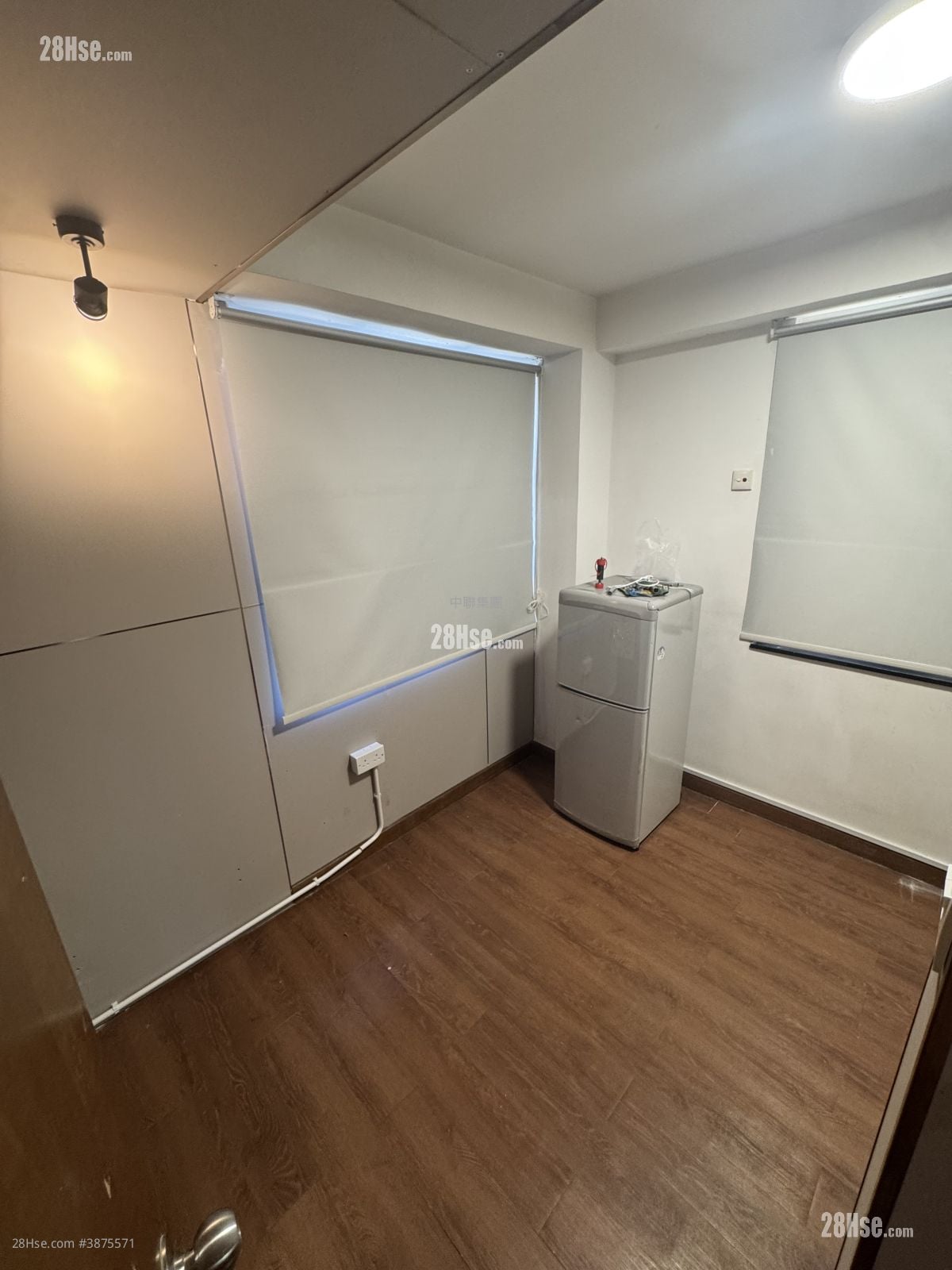 Tak Wai Building Sell 2 Bedrooms , 1 Bathroom 455 ft²