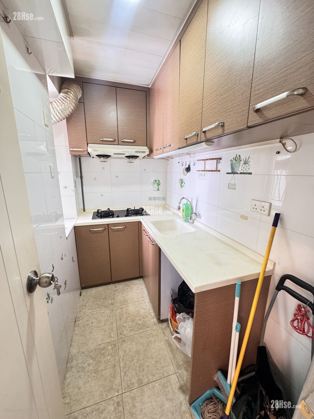Po Sing Centre Rental 2 Bedrooms , 1 Bathroom 329 ft²