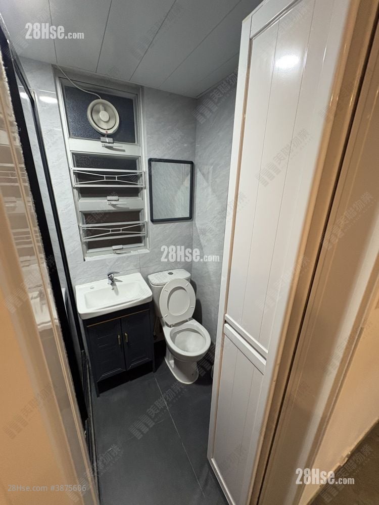 Lee Bo Building Sell 1 Bedroom , 1 Bathroom 266 ft²
