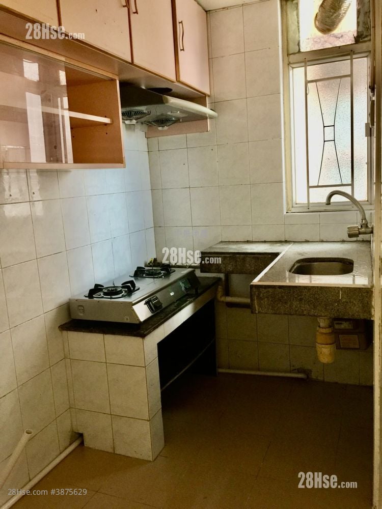Fok On Building Sell 2 Bedrooms , 1 Bathroom 319 ft²